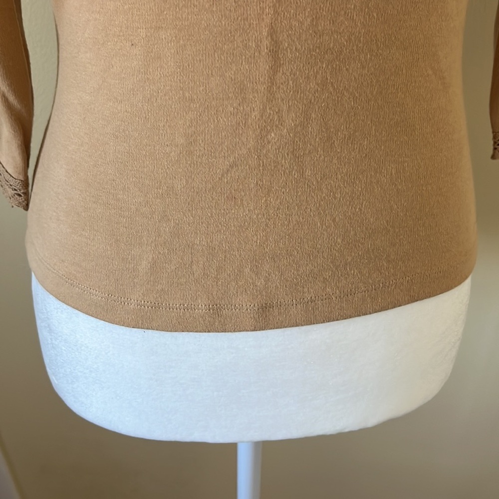 Camel colored lace V-neck top - Picture 3 of 11